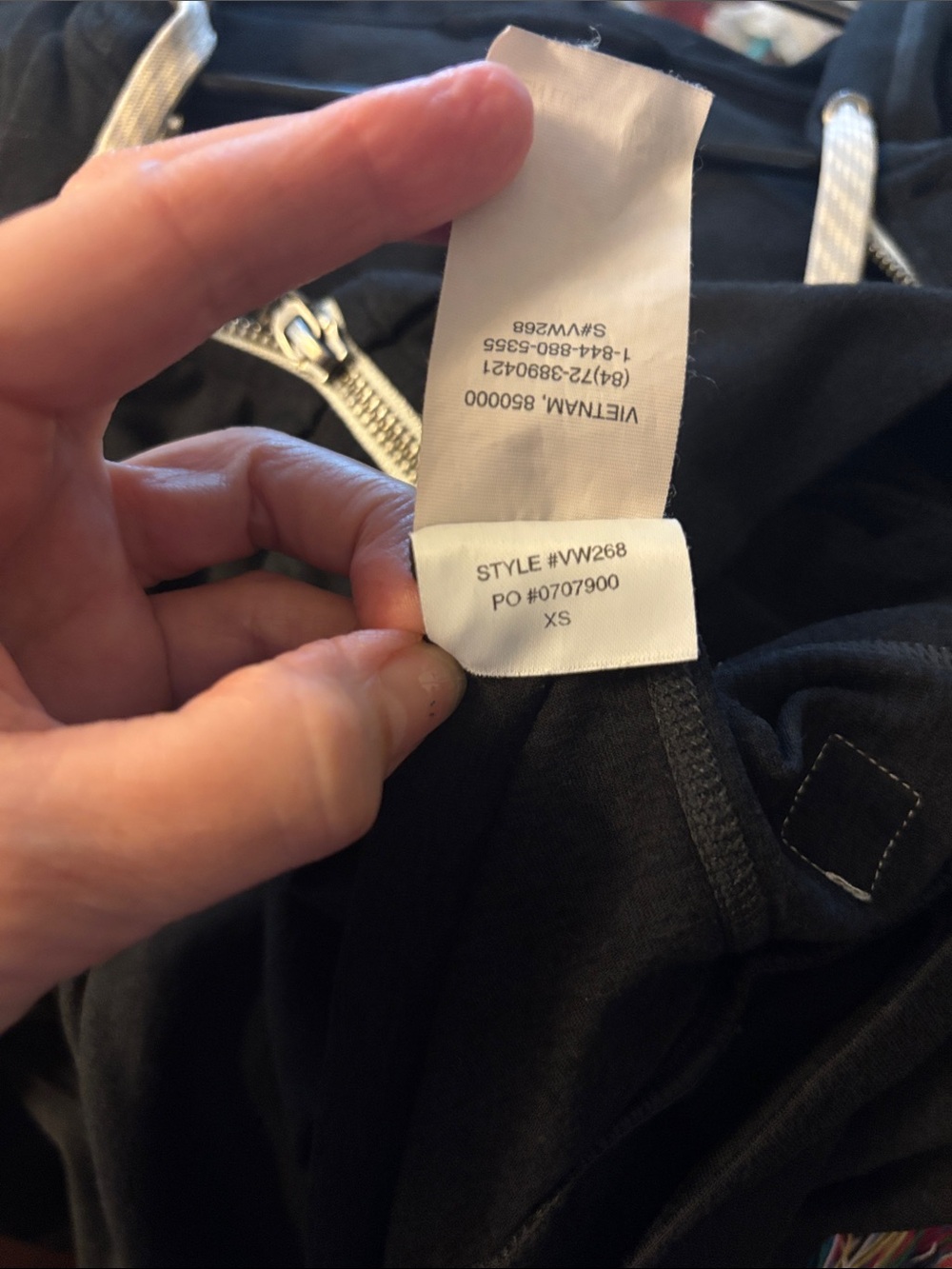 Vuori Halo Performance Hoodie 2.0 in Classic Black - Picture 4 of 4